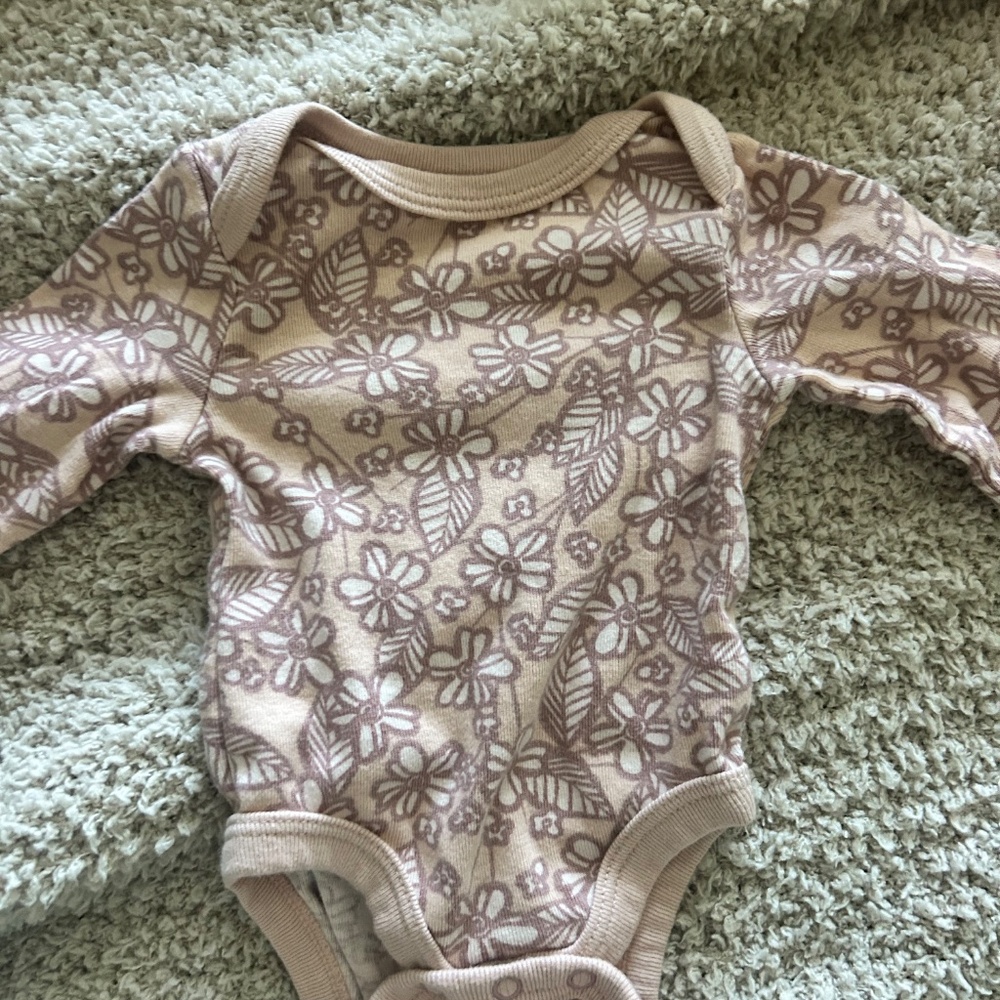 New Born Onsies - Picture 7 of 8